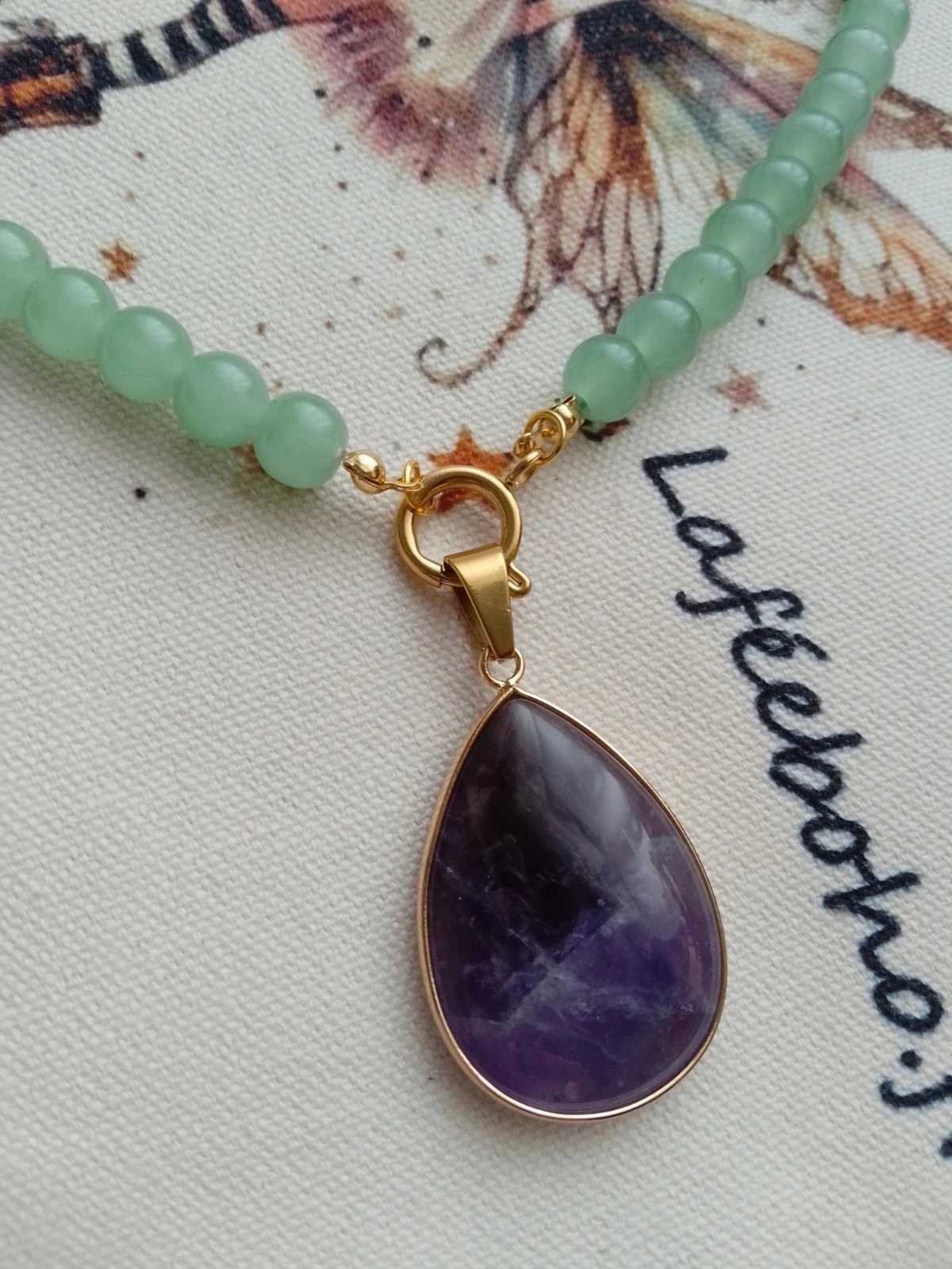 Bohemien collier gemaakt van groene en paarse natuurlijke half-edelstenen – photo 2